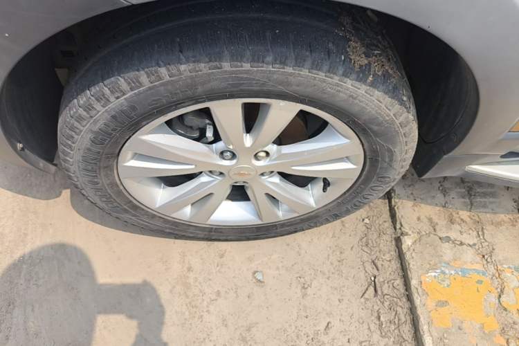 Used Chevrolet Captiva 2015 2.4L 4x4 Flagship Edition 7-Seater Left Front Wheel Hub