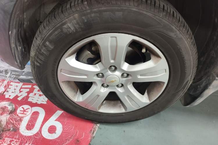 Used Chevrolet Captiva 2015 2.4L Two-Wheel Drive Urban Version 7 Seats Left Front Wheel Hub