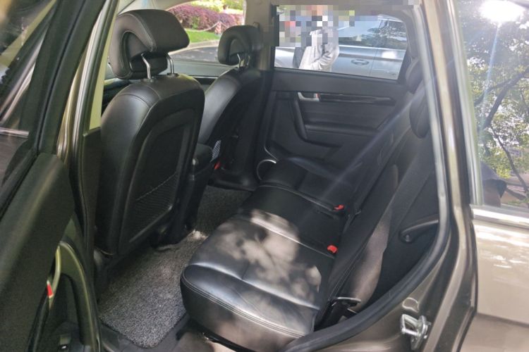 Used Chevrolet Captiva 2015 2.4L Two-Wheel Drive Urban Version 7 Seats Left Rear Seat