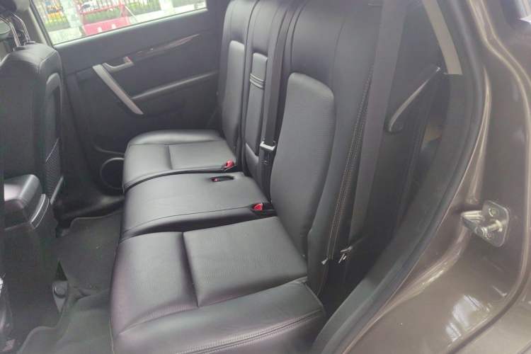 Used Chevrolet Captiva 2015 2.4L Two-Wheel Drive Urban Version 7 Seats Left Rear Seat