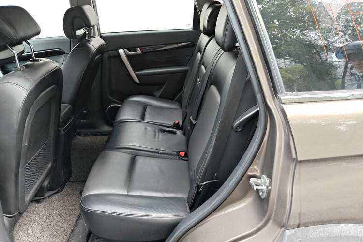 Used Chevrolet Captiva 2015 2.4L Two-Wheel Drive Urban Version 7 Seats Left Rear Seat