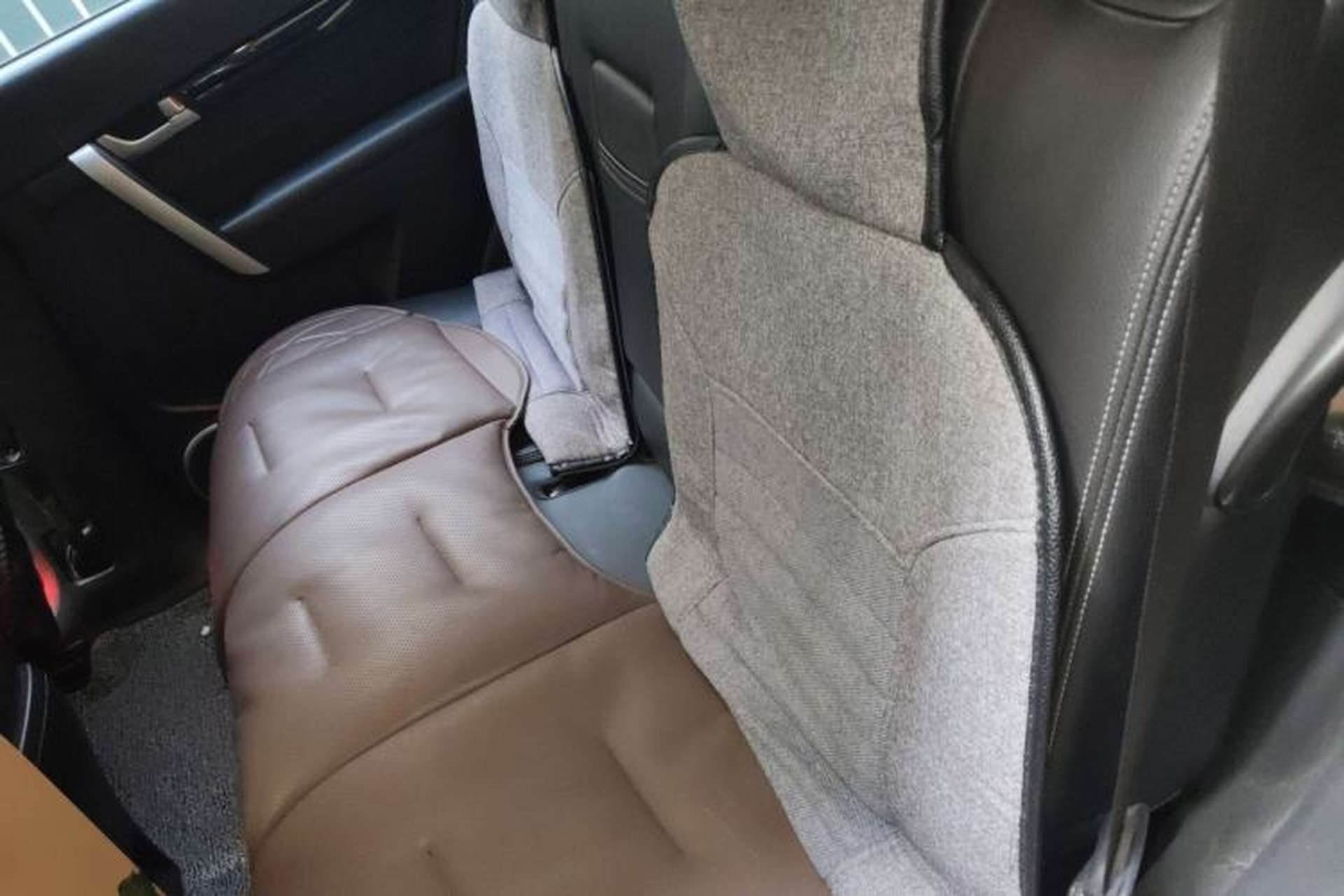Used Chevrolet Captiva 2015 2.4L 4x4 Flagship Edition 7-Seater Left Rear Seat