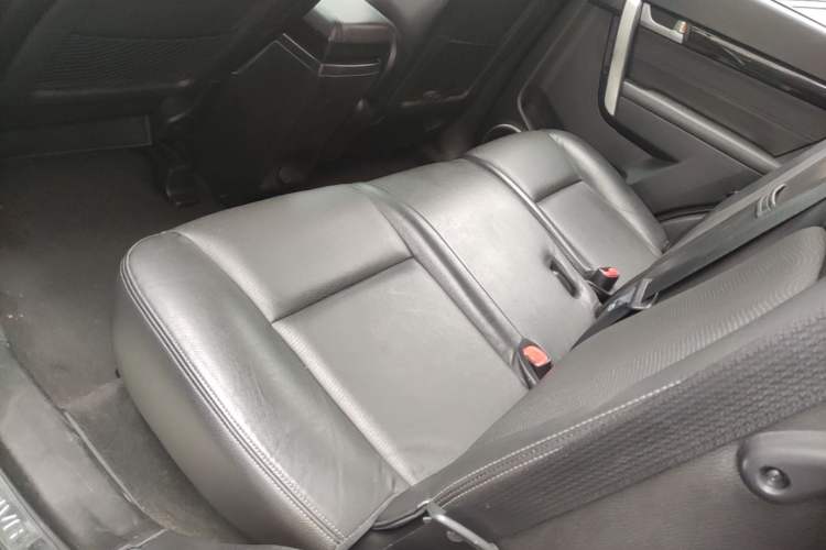 Used Chevrolet Captiva 2015 2.4L Two-Wheel Drive Urban Version 7 Seats Left Rear Seat