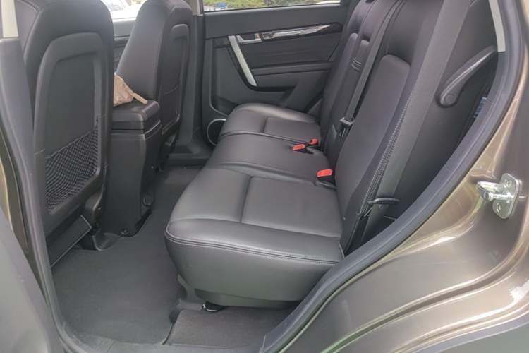 Used Chevrolet Captiva 2015 2.4L Two-Wheel Drive Urban Version 7 Seats Left Rear Seat