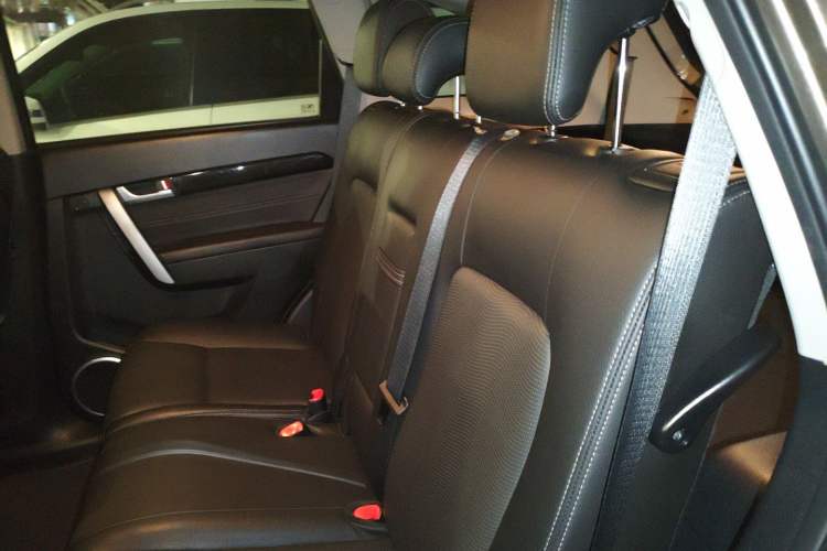 Used Chevrolet Captiva 2015 2.4L 4x4 Flagship Edition 7-Seater Left Rear Seat