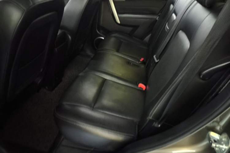 Used Chevrolet Captiva 2015 2.4L Two-Wheel Drive Urban Version 7 Seats Left Rear Seat