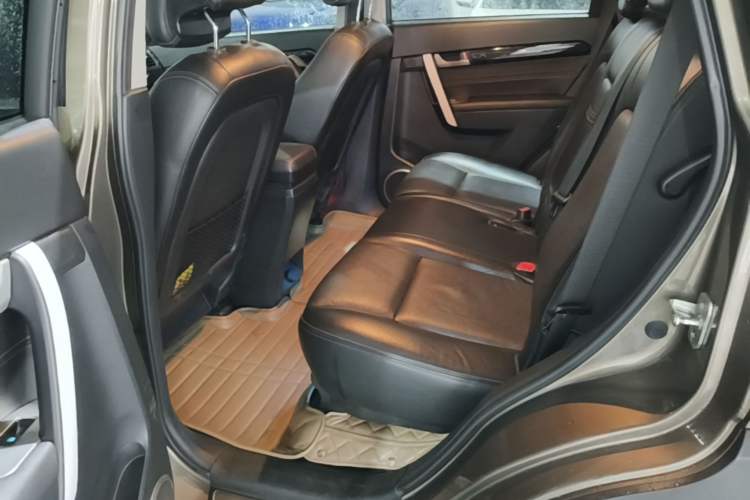 Used Chevrolet Captiva 2015 2.4L Two-Wheel Drive Urban Version 7 Seats Left Rear Seat