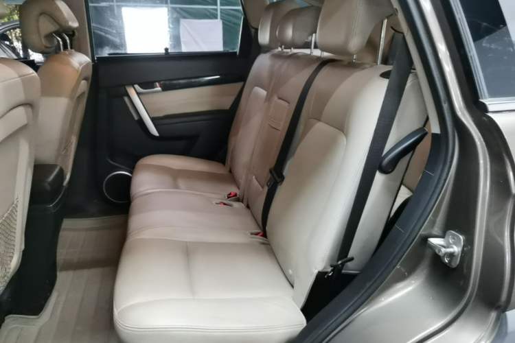 Used Chevrolet Captiva 2015 2.4L Two-Wheel Drive Urban Version 7 Seats Left Rear Seat