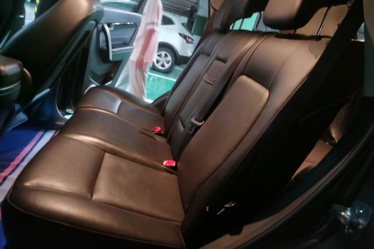 Used Chevrolet Captiva 2015 2.4L Two-Wheel Drive Urban Version 7 Seats Left Rear Seat