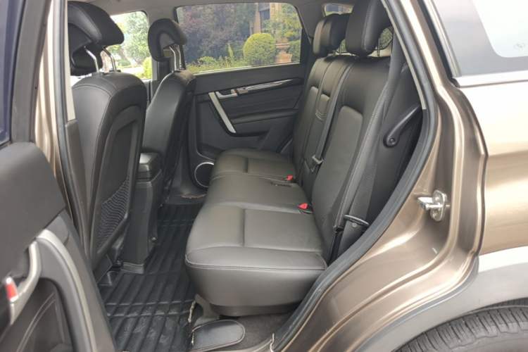 Used Chevrolet Captiva 2015 2.4L Two-Wheel Drive Urban Version 7 Seats Left Rear Seat