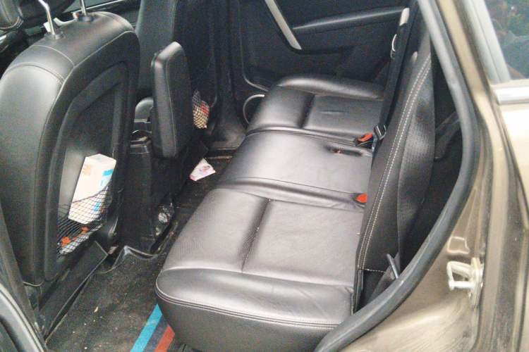 Used Chevrolet Captiva 2015 2.4L Two-Wheel Drive Urban Version 7 Seats Left Rear Seat