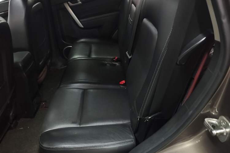Used Chevrolet Captiva 2015 2.4L Two-Wheel Drive Urban Version 7 Seats Left Rear Seat