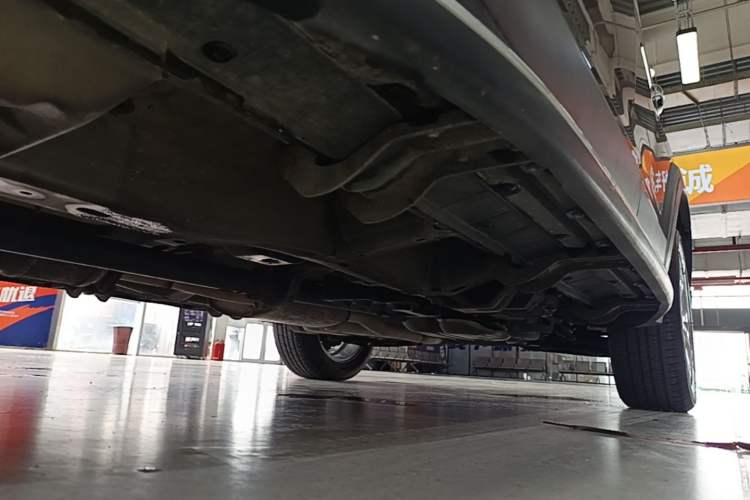 Used Chevrolet Captiva 2015 2.4L 4x4 Flagship Edition 7-Seater Left Side Sill