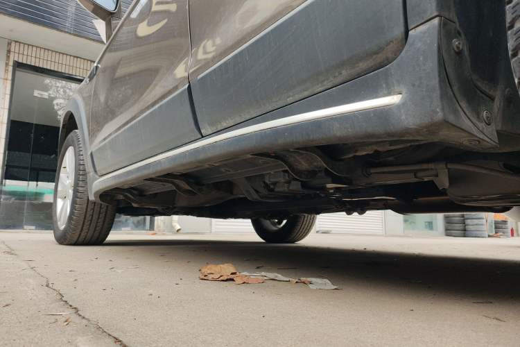 Used Chevrolet Captiva 2015 2.4L 4x4 Flagship Edition 7-Seater Left Side Sill