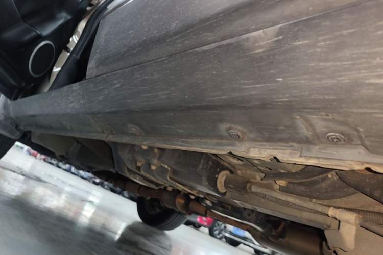 Used Chevrolet Captiva 2015 2.4L Two-Wheel Drive Urban Version 7 Seats Left Side Sill