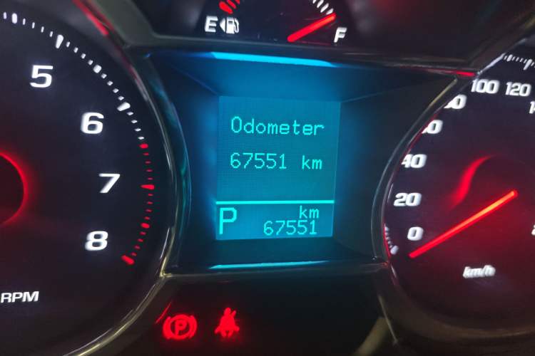 Used Chevrolet Captiva 2015 2.4L Two-Wheel Drive Urban Version 5 Seats Odometer Close Up