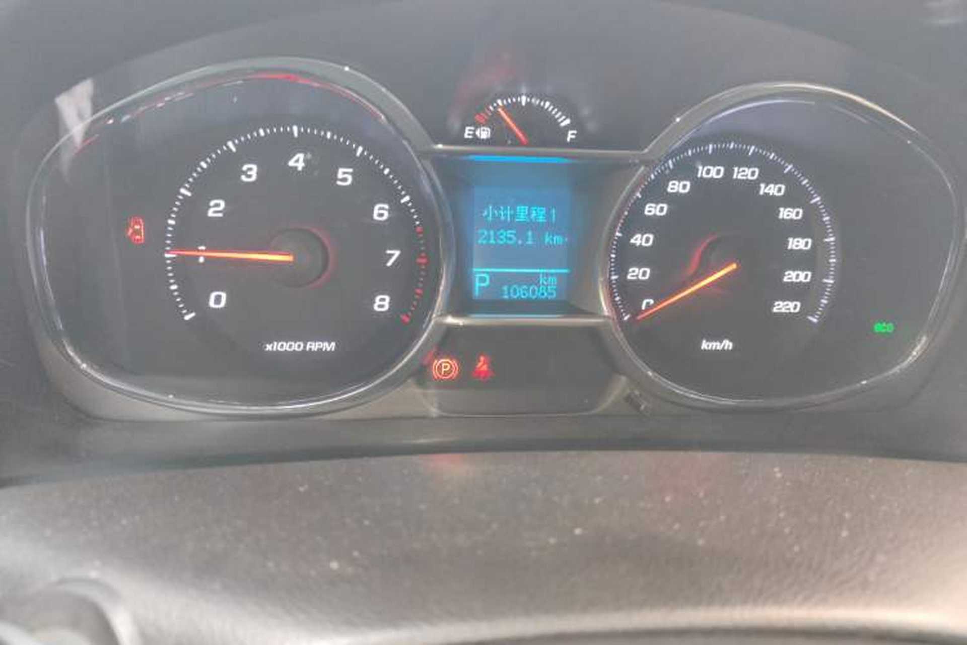 Used Chevrolet Captiva 2015 2.4L 4x4 Flagship Edition 7-Seater Odometer Close Up