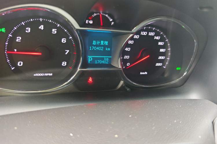 Used Chevrolet Captiva 2015 2.4L Two-Wheel Drive Urban Version 7 Seats Odometer Close Up