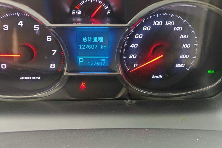 Used Chevrolet Captiva 2015 2.4L Two-Wheel Drive Urban Version 7 Seats Odometer Close Up