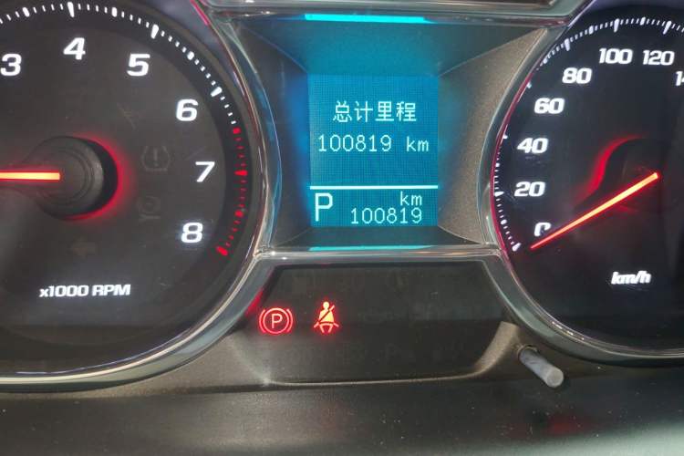 Used Chevrolet Captiva 2015 2.4L 4x4 Flagship Edition 7-Seater Odometer Close Up