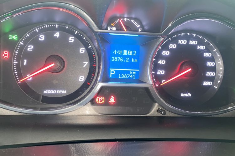 Used Chevrolet Captiva 2015 2.4L 4x4 Flagship Edition 7-Seater Odometer Close Up
