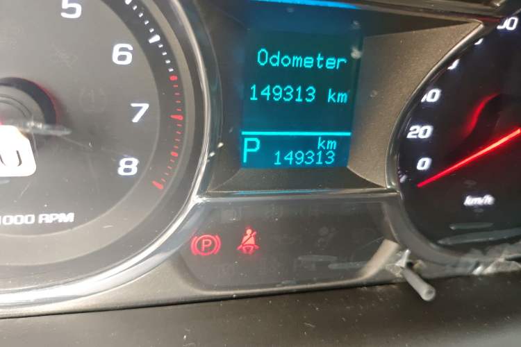 Used Chevrolet Captiva 2015 2.4L 4x4 Flagship Edition 7-Seater Odometer Close Up