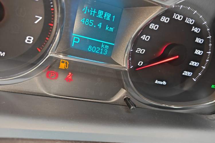 Used Chevrolet Captiva 2015 2.4L Two-Wheel Drive Urban Version 7 Seats Odometer Close Up