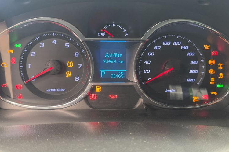 Used Chevrolet Captiva 2015 2.4L 4x4 Flagship Edition 7-Seater Odometer Close Up