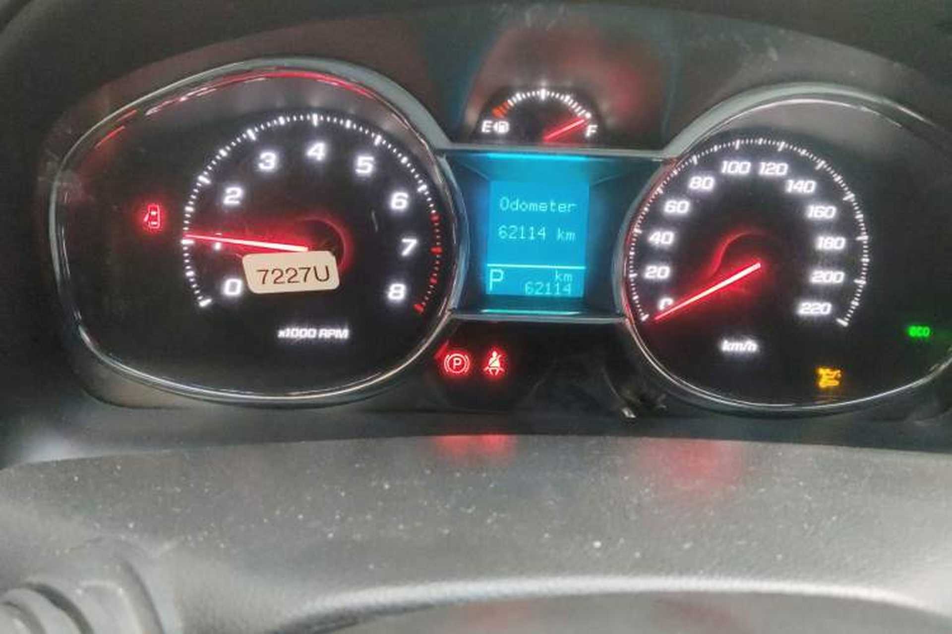 Used Chevrolet Captiva 2015 2.4L 4x4 Flagship Edition 7-Seater Odometer Close Up