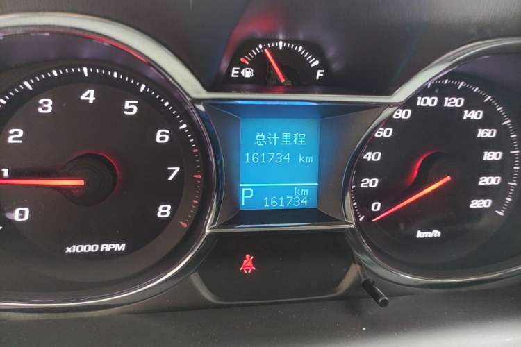 Used Chevrolet Captiva 2015 2.4L Two-Wheel Drive Urban Version 7 Seats Odometer Close Up