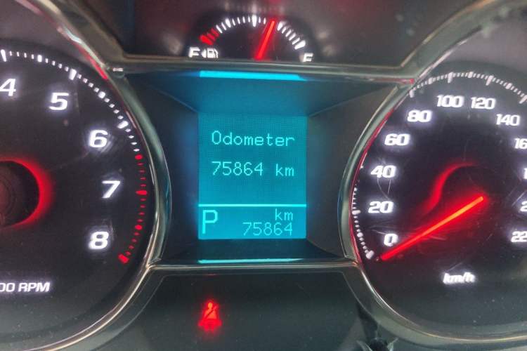 Used Chevrolet Captiva 2015 2.4L 4x4 Flagship Edition 7-Seater Odometer Close Up