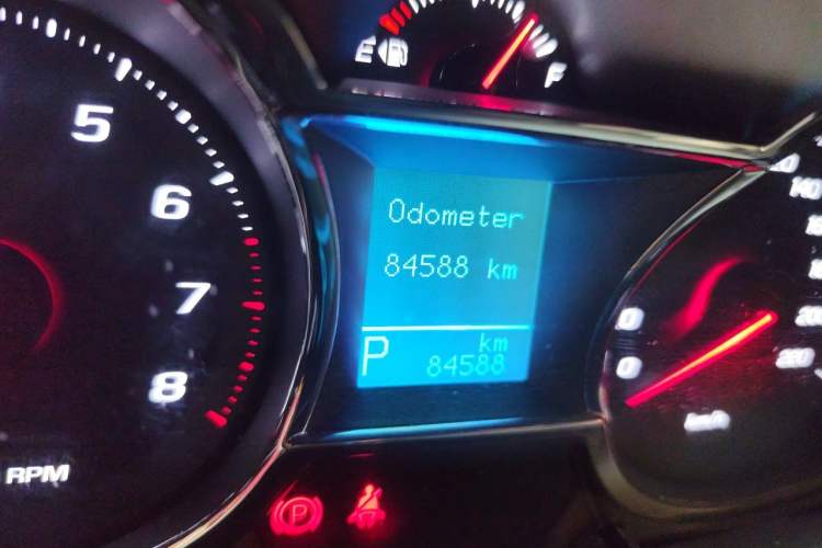 Used Chevrolet Captiva 2015 2.4L 4x4 Flagship Edition 7-Seater Odometer Close Up
