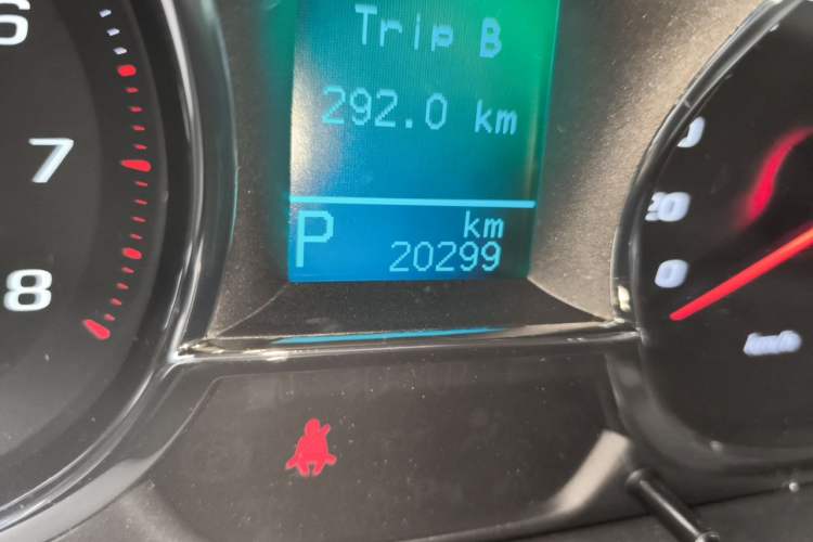 Used Chevrolet Captiva 2015 2.4L 4x4 Flagship Edition 7-Seater Odometer Close Up