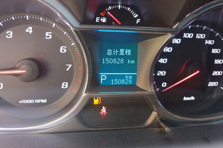 Used Chevrolet Captiva 2015 2.4L 4x4 Flagship Edition 7-Seater Odometer Close Up
