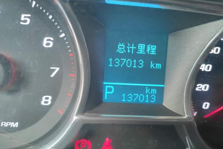 Used Chevrolet Captiva 2015 2.4L 4x4 Flagship Edition 7-Seater Odometer Close Up
