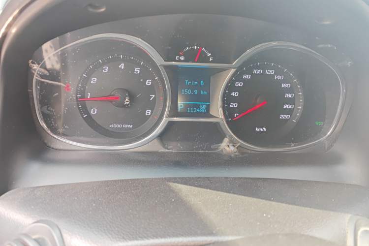 Used Chevrolet Captiva 2015 2.4L 4x4 Flagship Edition 7-Seater Odometer Close Up