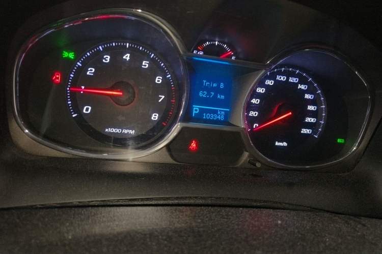 Used Chevrolet Captiva 2015 2.4L 4x4 Flagship Edition 7-Seater Odometer Close Up