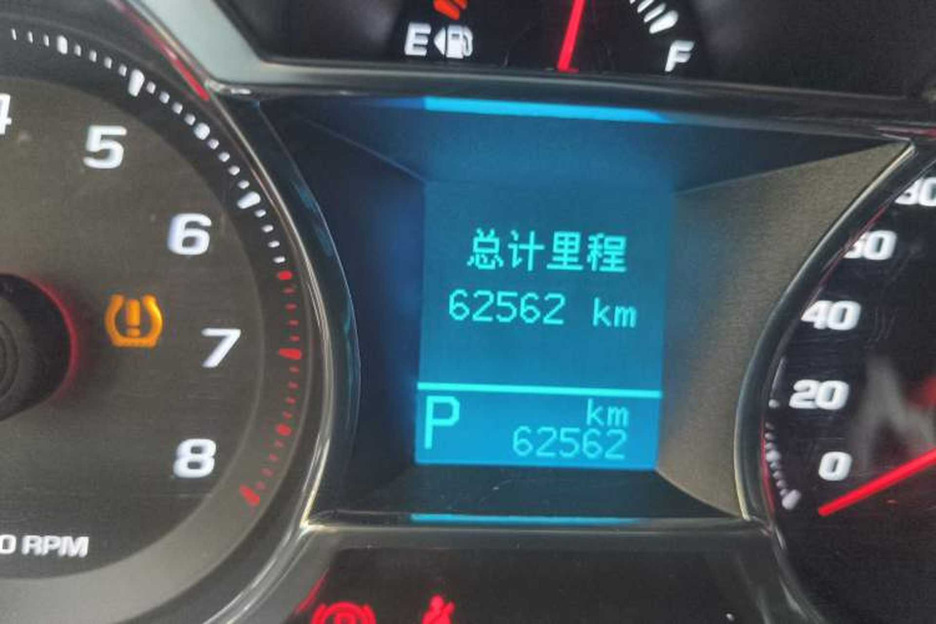 Used Chevrolet Captiva 2015 2.4L 4x4 Flagship Edition 7-Seater Odometer Close Up