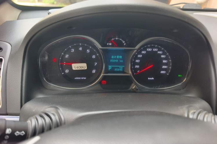 Used Chevrolet Captiva 2015 2.4L 4x4 Flagship Edition 7-Seater Odometer Close Up