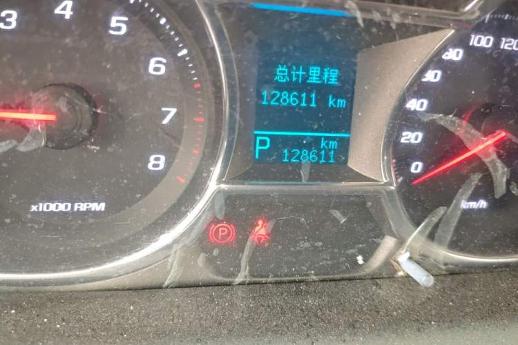 Used Chevrolet Captiva 2015 2.4L Two-Wheel Drive Urban Version 7 Seats Odometer Close Up