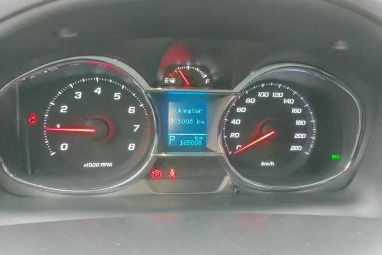 Used Chevrolet Captiva 2015 2.4L Two-Wheel Drive Urban Version 7 Seats Odometer Close Up