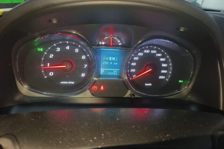 Used Chevrolet Captiva 2015 2.4L 4x4 Flagship Edition 7-Seater Odometer Close Up