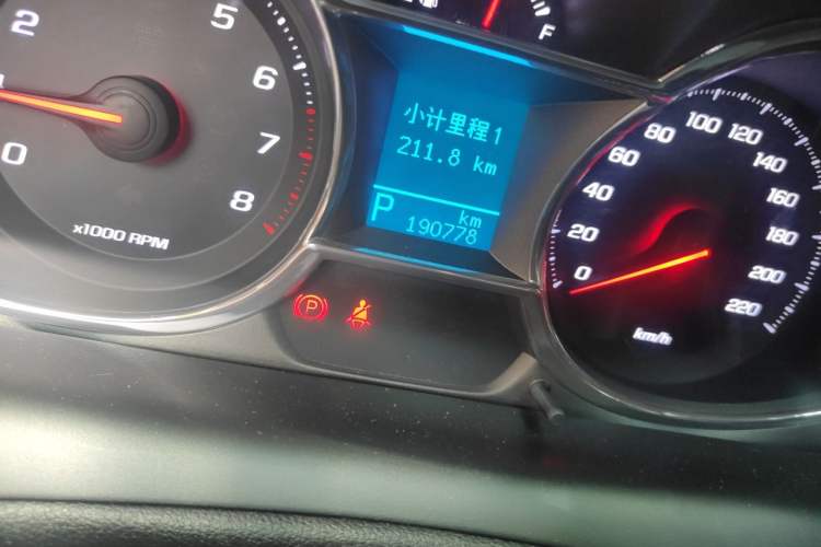 Used Chevrolet Captiva 2015 2.4L 4x4 Flagship Edition 7-Seater Odometer Close Up