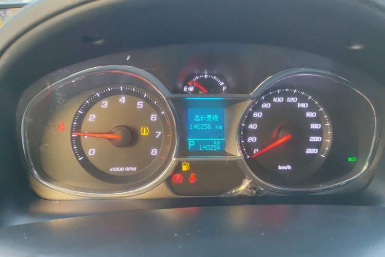 Used Chevrolet Captiva 2015 2.4L 4x4 Flagship Edition 7-Seater Odometer Close Up