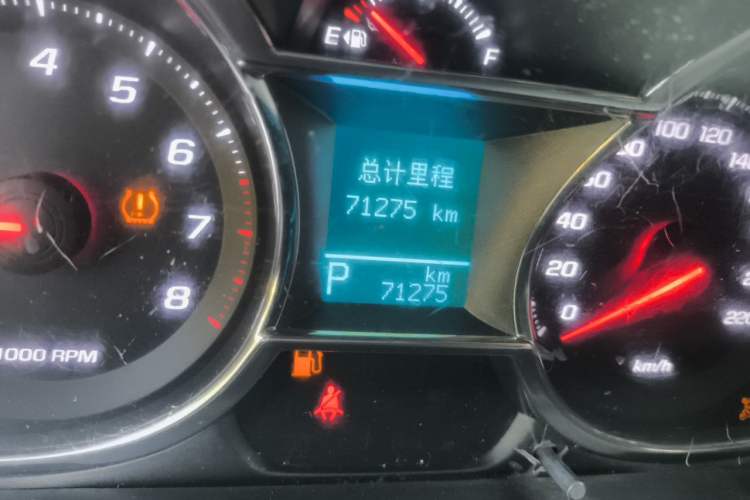 Used Chevrolet Captiva 2015 2.4L 4x4 Flagship Edition 7-Seater Odometer Close Up