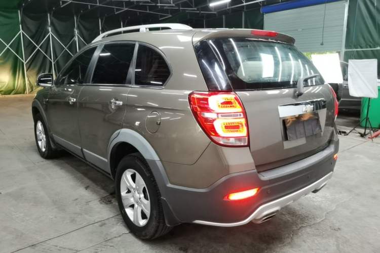 Used Chevrolet Captiva 2015 2.4L Two-Wheel Drive Urban Version 7 Seats Rear Left 45 Deg