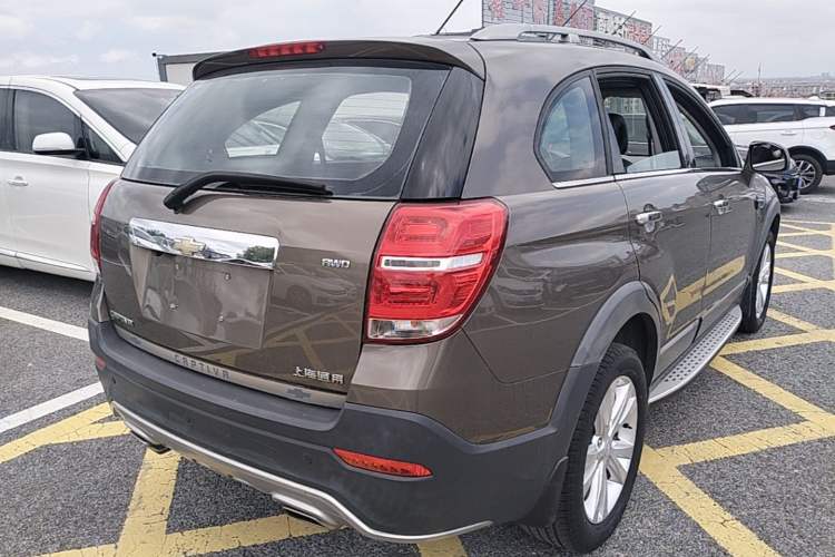 Used Chevrolet Captiva 2015 2.4L 4x4 Flagship Edition 7-Seater Rear Right 45 Deg