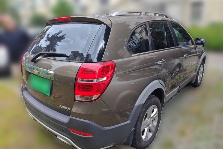 Used Chevrolet Captiva 2015 2.4L Two-Wheel Drive Urban Version 7 Seats Rear Right 45 Deg