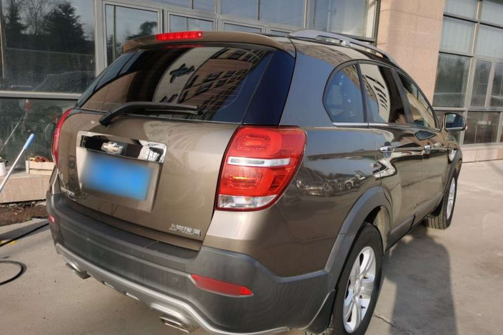 Used Chevrolet Captiva 2015 2.4L Two-Wheel Drive Urban Version 7 Seats Rear Right 45 Deg