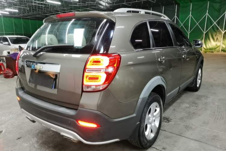 Used Chevrolet Captiva 2015 2.4L Two-Wheel Drive Urban Version 7 Seats Rear Right 45 Deg